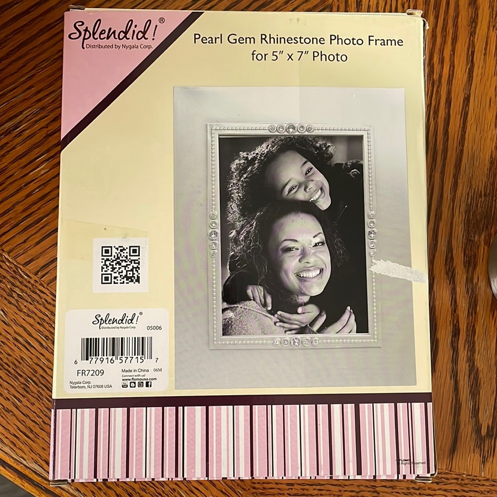 Splendid Pearl Gem Rhinestone Frame